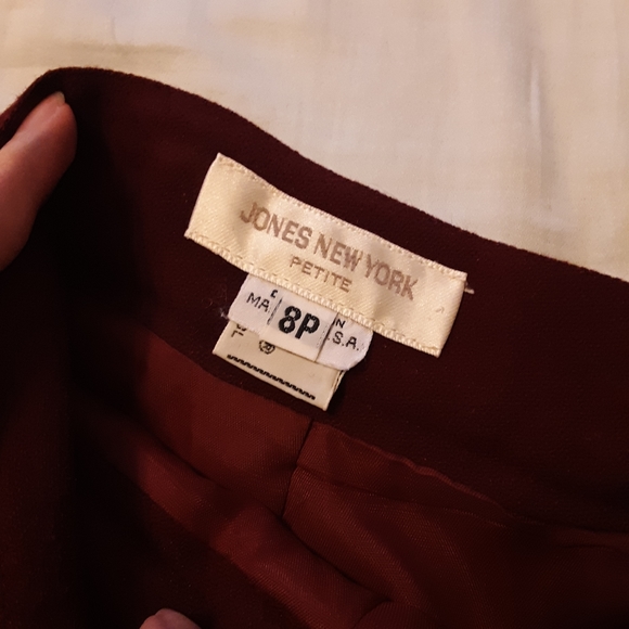 Jones New York burgundy wool skirt size 8P - Picture 4 of 5